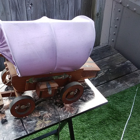 Covered wagon night lights 2.